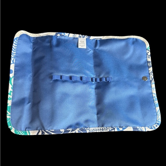 NWOT Vera Bradley Makeup Brush Holder in Santiago Pattern with Snap Closure - Picture 4 of 7